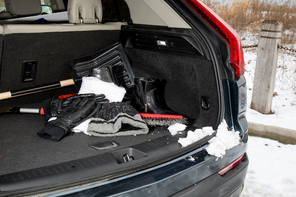What to carry in your car during winter